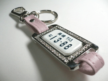 �i���o�[�v���[�g�L�[�z���_�[�N���X�^�����[��