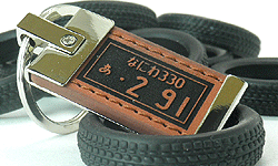 ������{�v���U�[�i���o�[�v���[�g�L�[�z���_�[���X�g���b�v